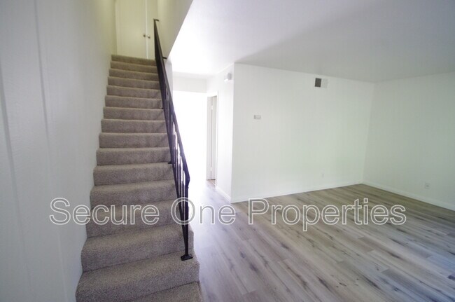 Building Photo - 491 Serento Cir