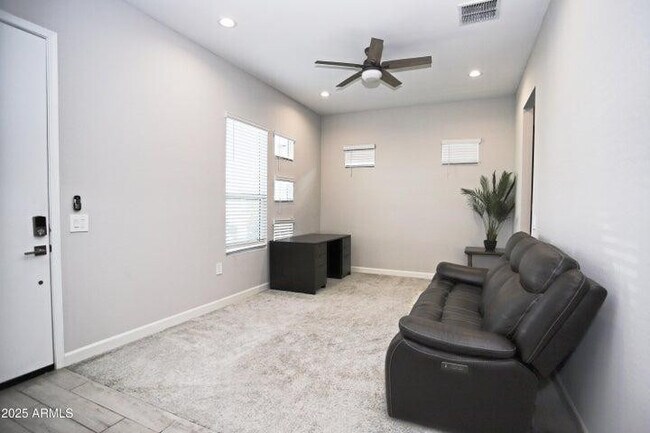 Building Photo - 10549 W Albert Ln