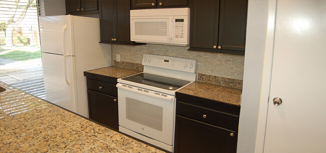 The door on the right opens to a large pantry - 6723 Eastridge Dr