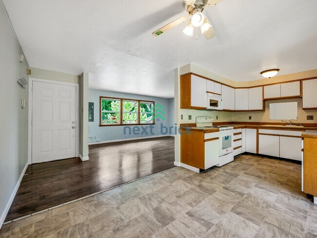 Building Photo - 3 BED & 2 BATH SINGLE FAMILY HOUSE FOR RENT