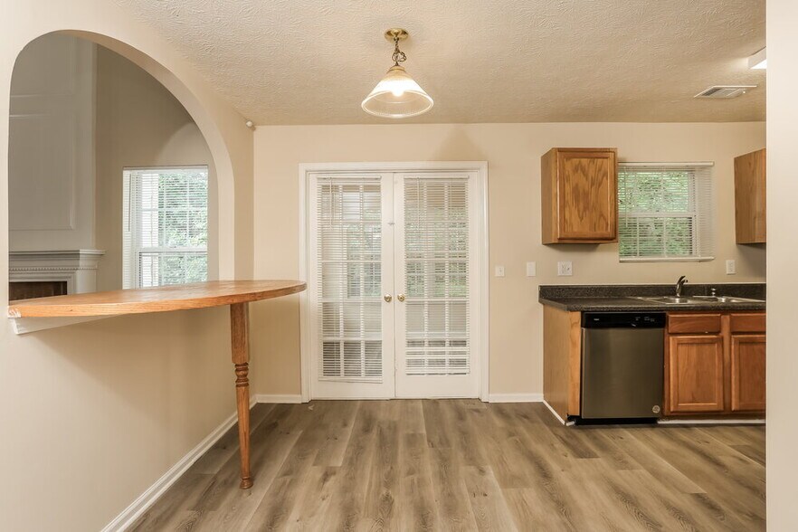 Building Photo - 7604 Broadhurst Dr