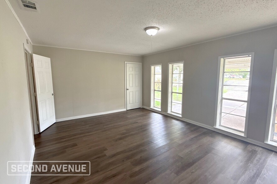 Building Photo - 7518 Canary Cir