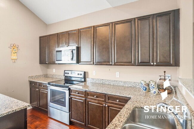 Building Photo - 301 Dante Cir
