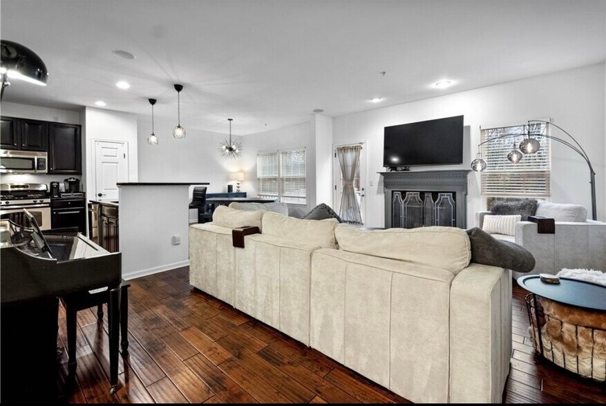 Building Photo - 294 Maple Ridge Dr