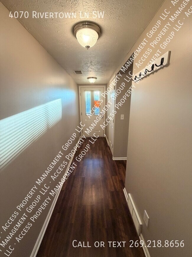Building Photo - 4070 Rivertown Ln SW