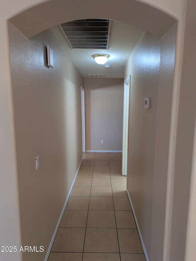 Building Photo - 10540 W Mohave St