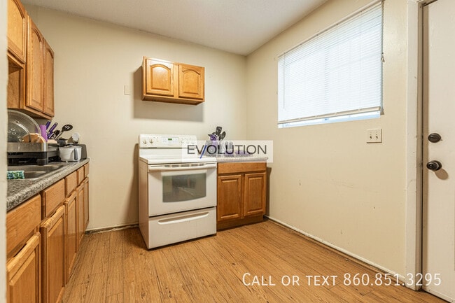 Building Photo - 71 Williams St