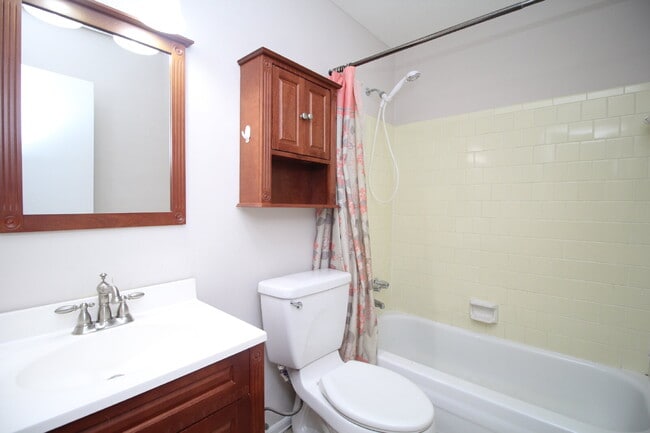 Building Photo - Great 4BR/2BA Home Near PSC Westside & NAS...