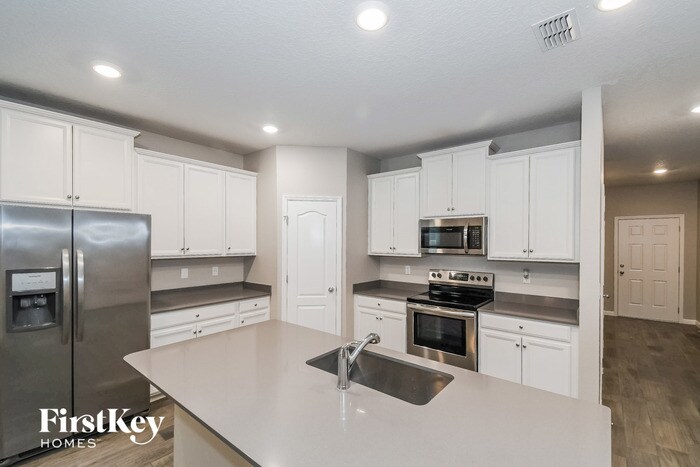 Building Photo - 1312 Kendall Dr