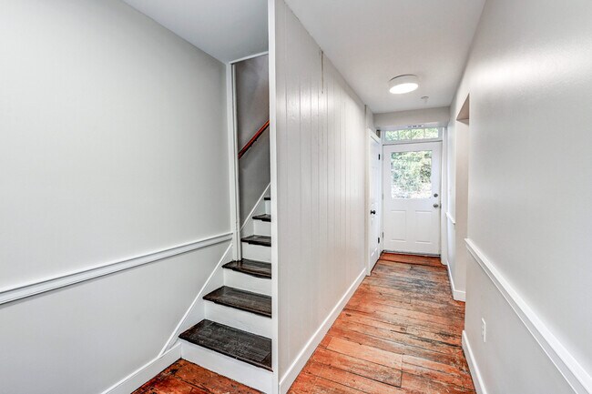 Building Photo - 802 Oella Ave