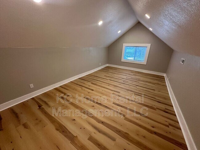Building Photo - 4010 S Benton Ave