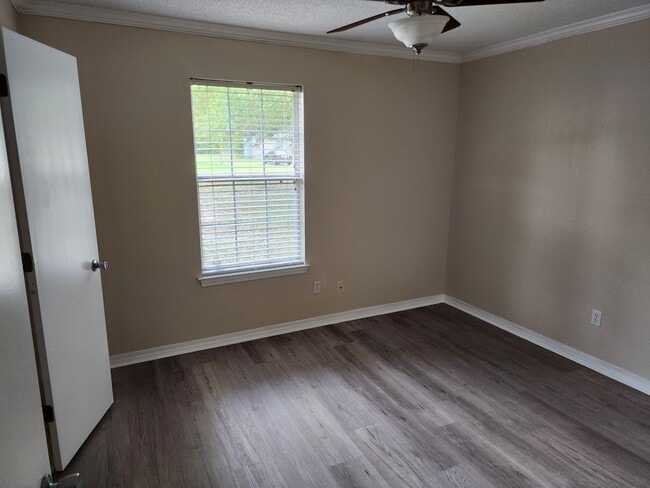 Building Photo - 5729 Bronco Pl