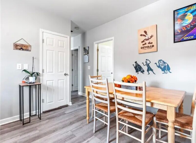 Building Photo - 406 N Broadway