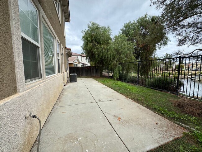 Building Photo - 5 Bedroom 3.5 Bathroom Home in Willowalk Community