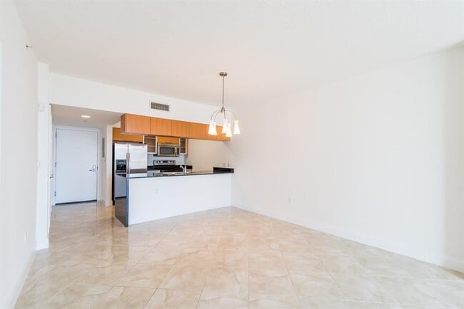 Building Photo - 1750 N Bayshore Dr