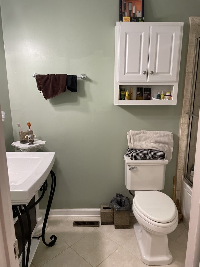 Building Photo - 5301 Yardley Terrace