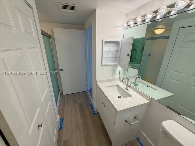 Building Photo - 3610 Yacht Club Dr
