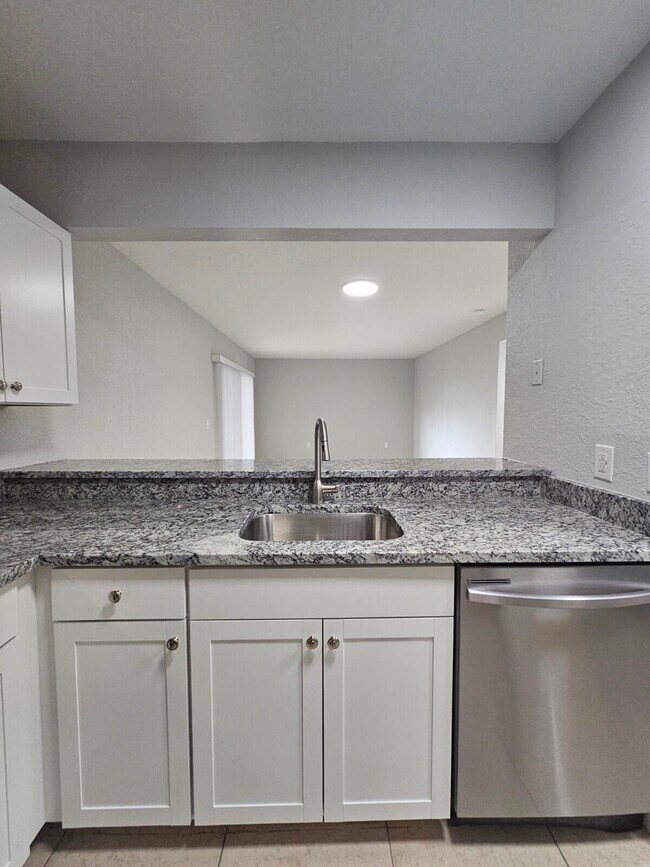 Building Photo - 1545 Lake Crystal Dr