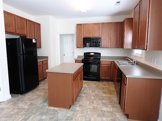 Building Photo - 224 Haywood Ln