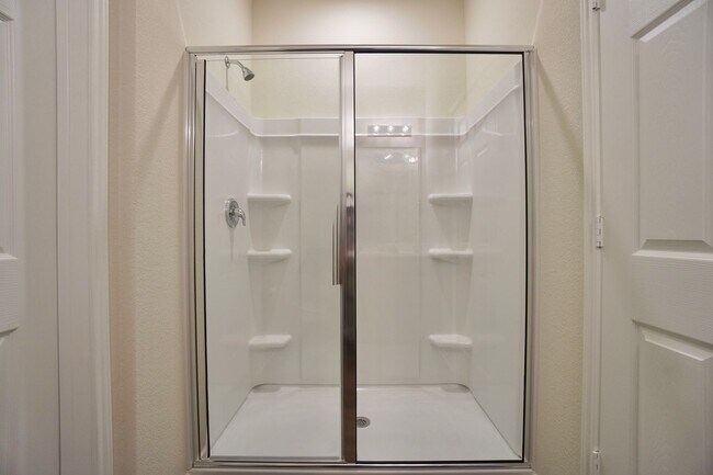 Building Photo - 221 Lime St