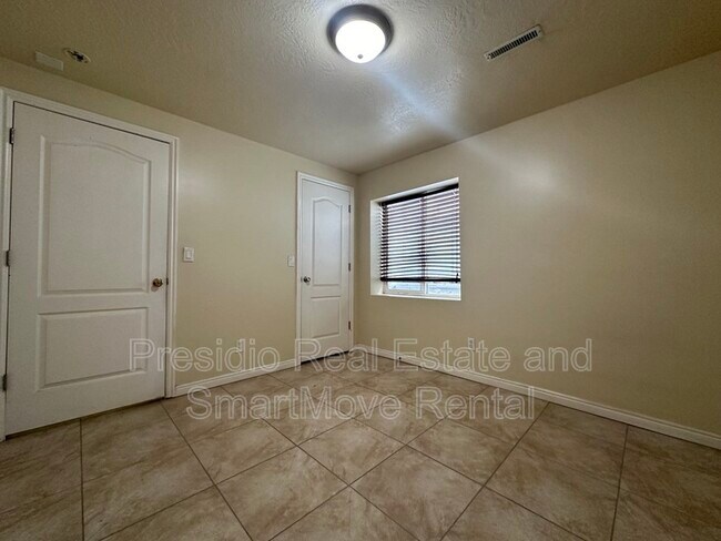 Building Photo - 5325 Scenic Ridge Cir