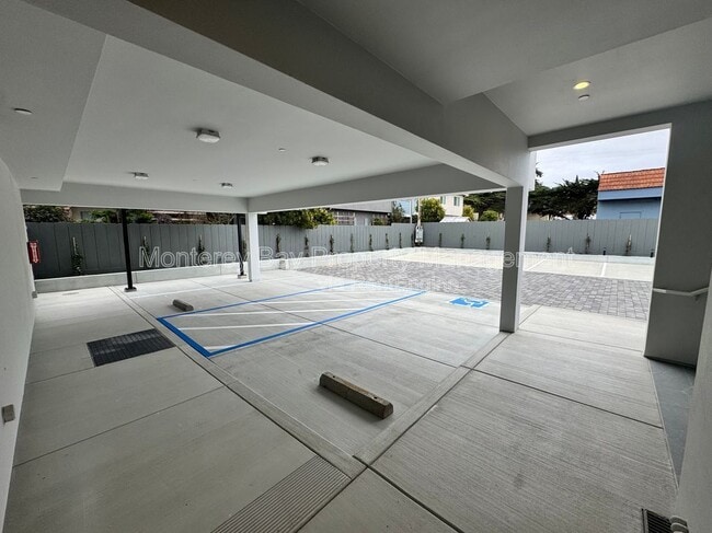 Building Photo - 3108 Seacrest Ave