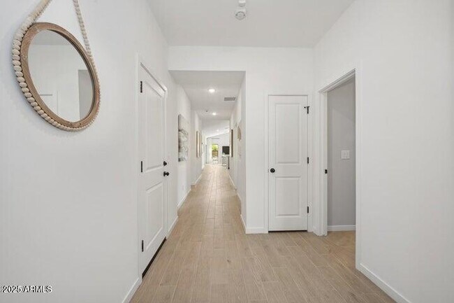 Building Photo - 7442 S 76th Dr