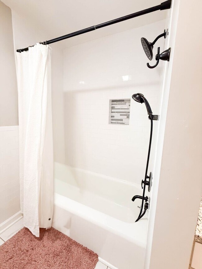 Building Photo - NO APPLICATION FEE FOR 72 HOURS! Spacious Fully-Furnished 5-Bedroom Home | Mid-Term Rental in Gre...