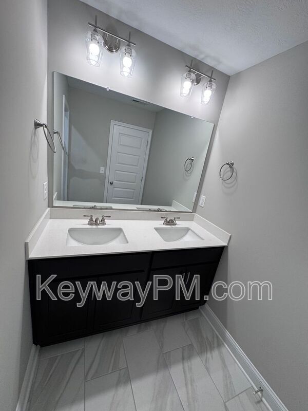 Building Photo - 2106 Denmark Ave SE