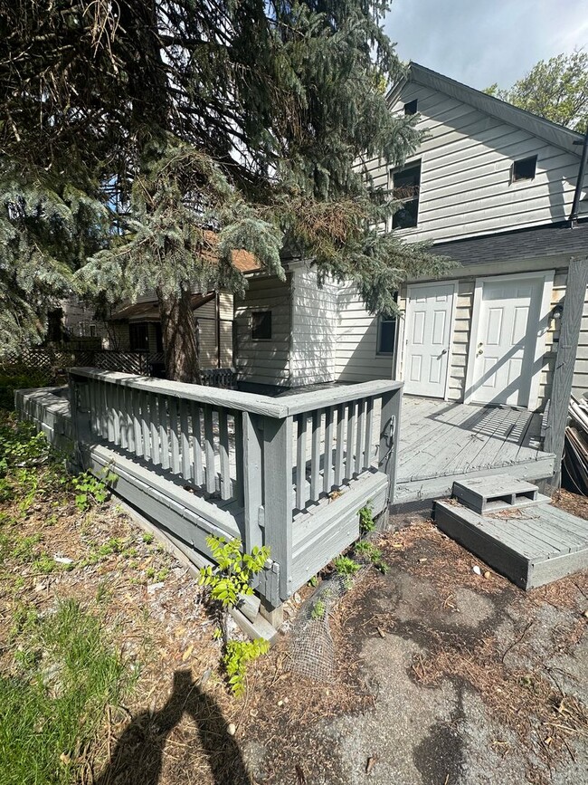 Building Photo - Harvard/E. 71 Section 8