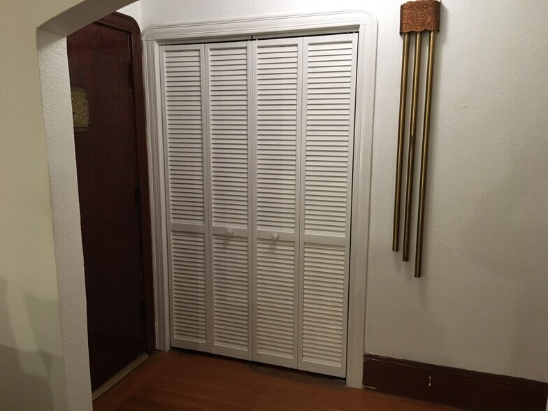 Building Photo - 918 Ramona Ave