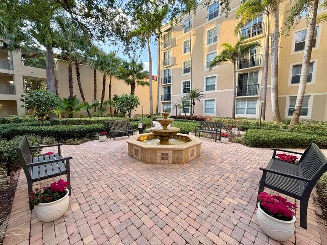 Building Photo - 630 S Sapodilla Ave