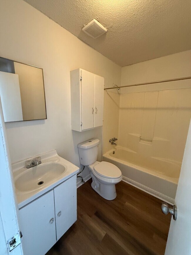 Building Photo - 1301 Stiles Ave