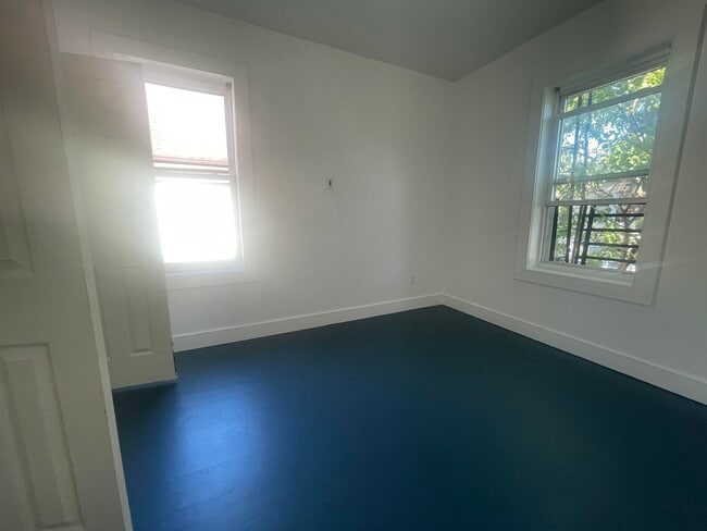 Building Photo - 18 Warner Ave