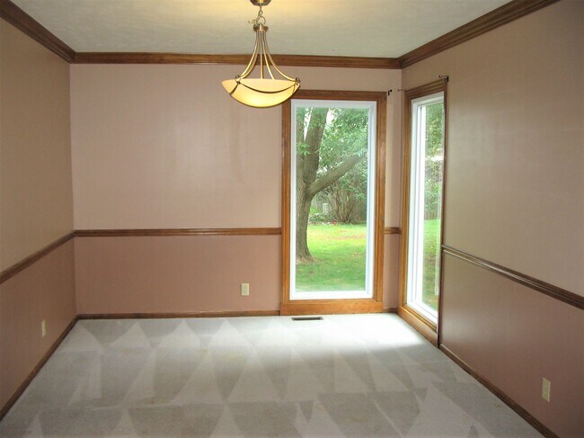 Building Photo - 303 Pierce St