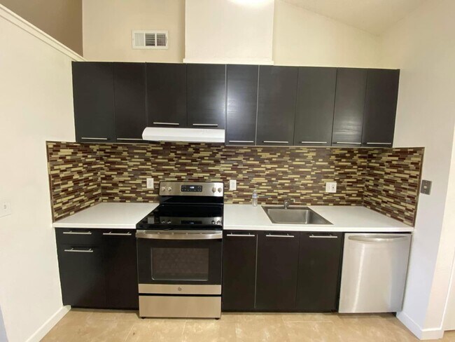 Kitchen - 2821 Pepper Oaks Dr