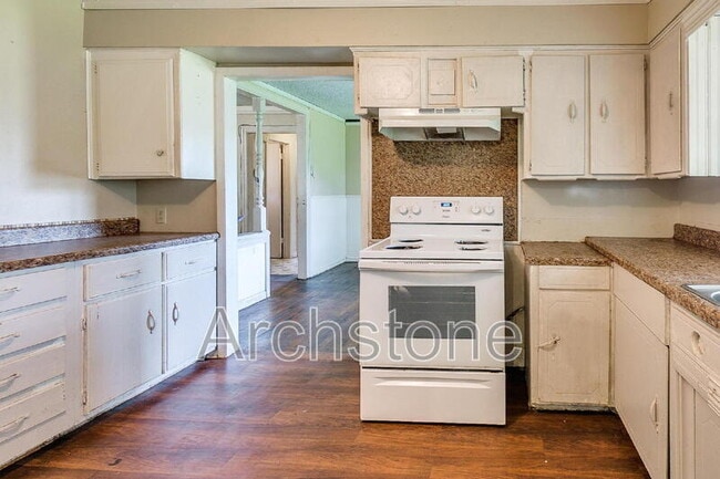 Building Photo - 724 General Senter Dr