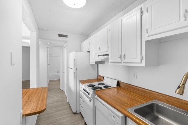 Interior Photo - Magnolia Court