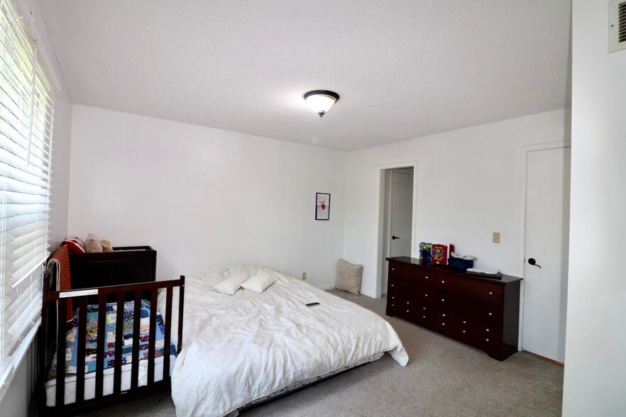 Master Bedroom - 13847 S Alden Ct