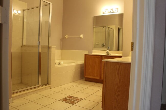 Building Photo - Freshly painted, four bedroom home available now!