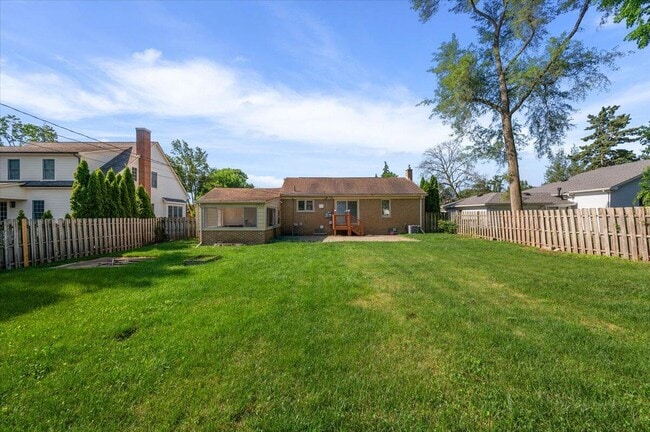 Building Photo - 2739 Yorkshire Rd