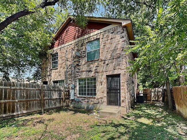 Building Photo - FREE MONTHS RENT WITH MOVE IN BEFORE END O...