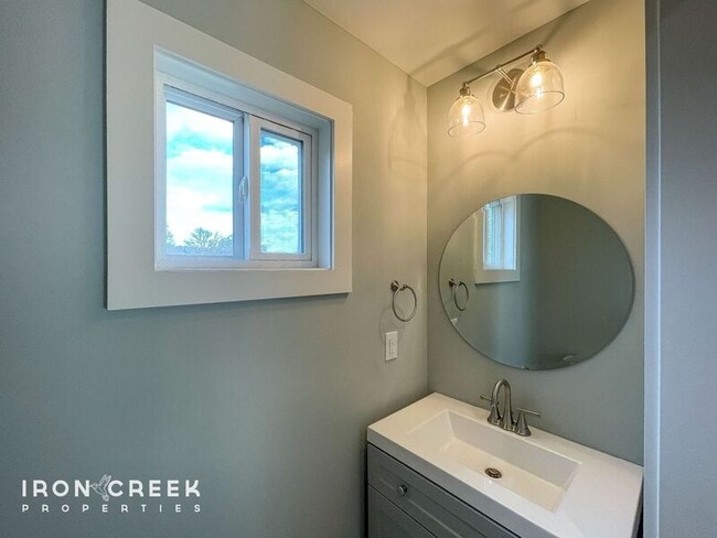 Building Photo - 79 E Cascade St