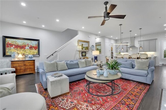 Building Photo - 885 3rd St