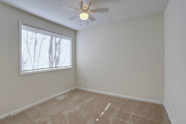 Building Photo - 3BD, 1.5BA - Beautifully Remodeled Townhome in Columbia