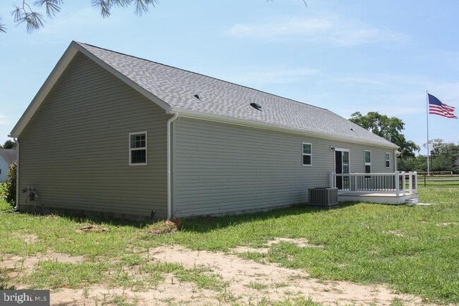 Building Photo - 8 Conover Ln