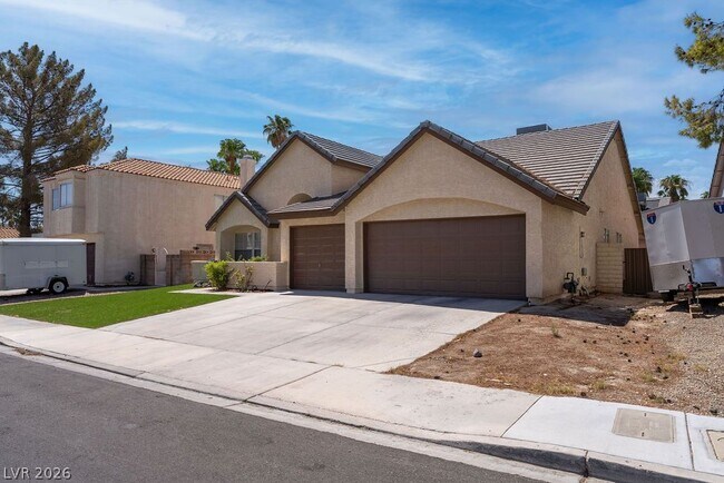 Building Photo - 1735 Navarre Ln