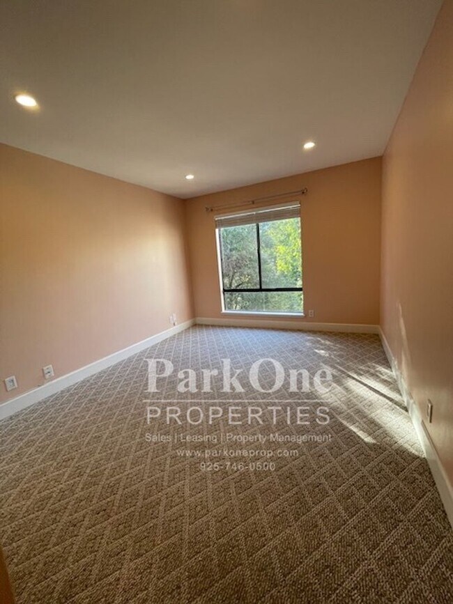 Building Photo - Spacious Condo Near Downtown Walnut Creek ...