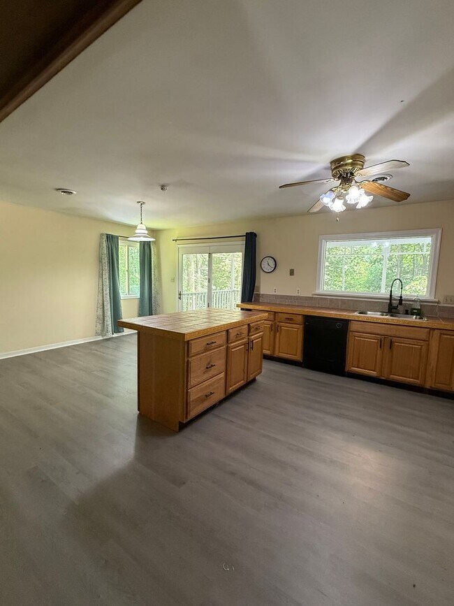 Building Photo - Incredible Home in New Kent County