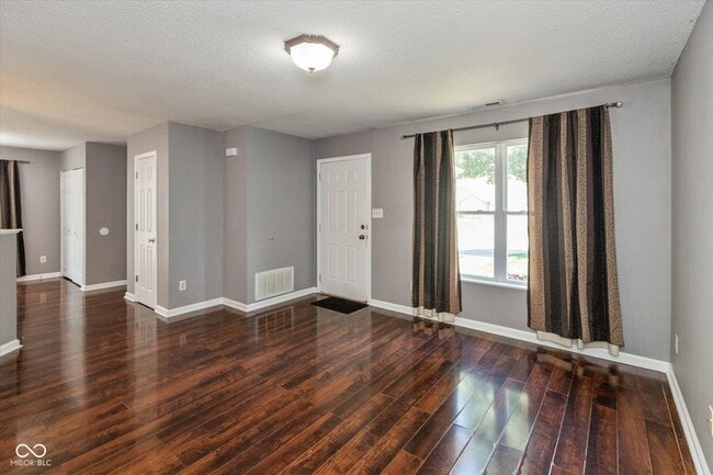 Building Photo - 1009 Ebony Cir